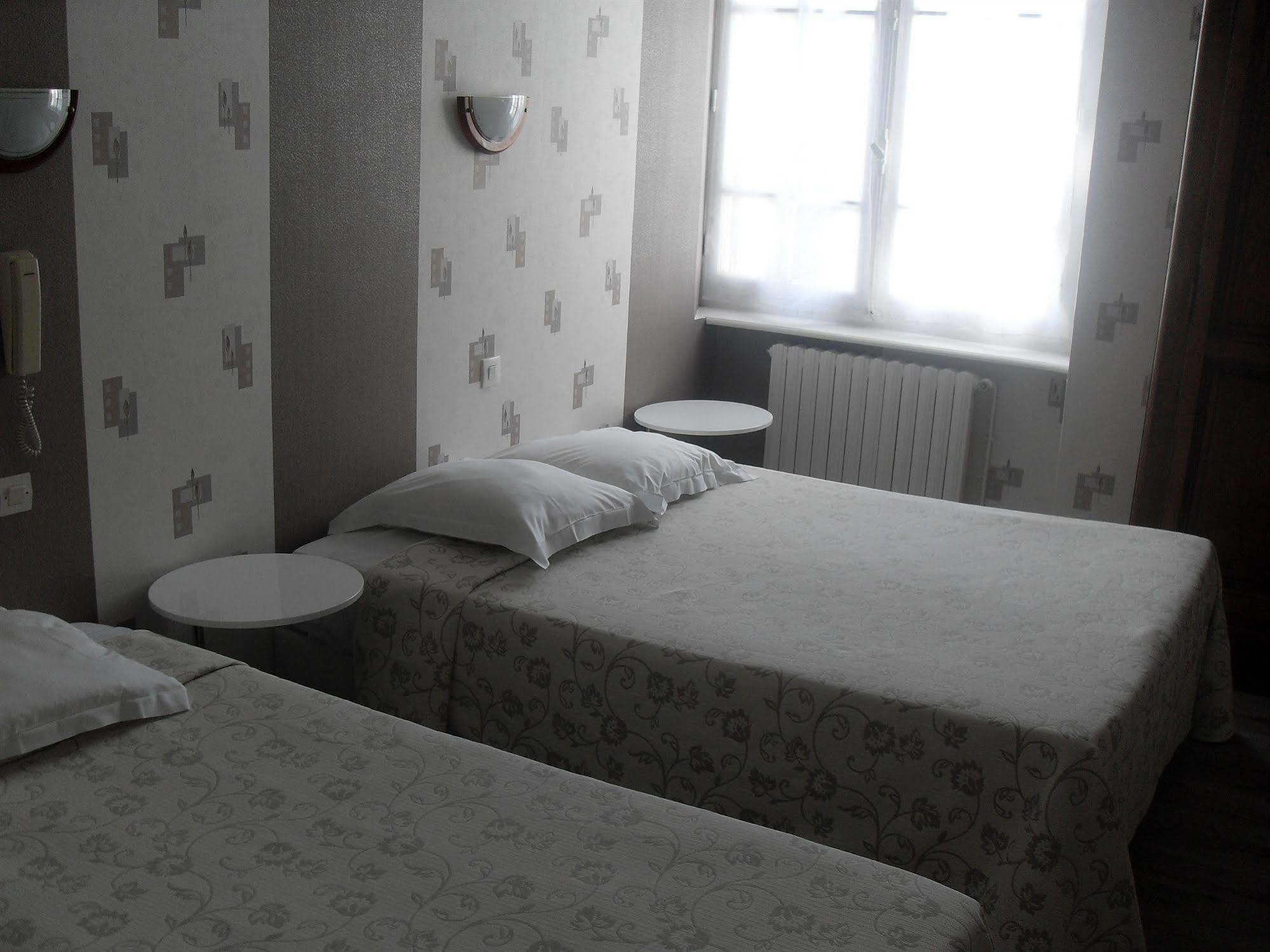 Hotel Restaurant Bocher Ploubazlanec Kültér fotó